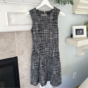 Elegant Black and White Sleeveless Dress